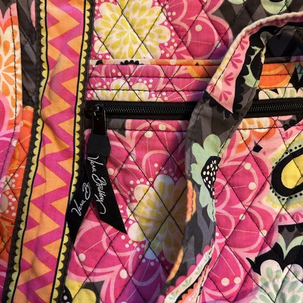Vera Bradley Crossbody in Ziggy Zinnia EUC - Picture 2 of 10